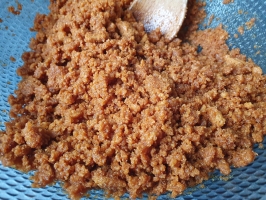 Noix de cajou et basilic dans le mixer