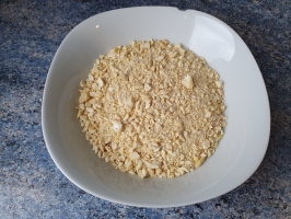 Noix de cajou et basilic dans le mixer