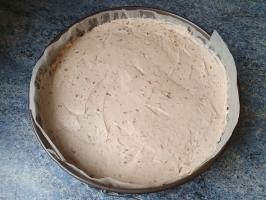 Noix de cajou et basilic dans le mixer