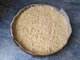 Noix de cajou et basilic dans le mixer