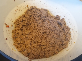 Noix de cajou et basilic dans le mixer