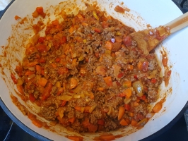 Noix de cajou et basilic dans le mixer