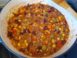 Noix de cajou et basilic dans le mixer