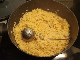 Noix de cajou et basilic dans le mixer