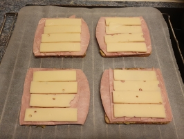 Noix de cajou et basilic dans le mixer