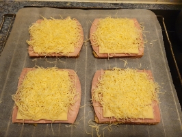 Noix de cajou et basilic dans le mixer