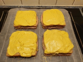 Noix de cajou et basilic dans le mixer