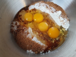 Noix de cajou et basilic dans le mixer