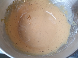 Noix de cajou et basilic dans le mixer