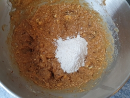 Noix de cajou et basilic dans le mixer