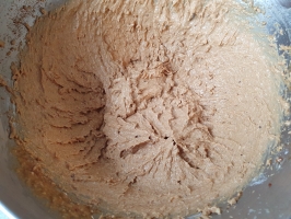 Noix de cajou et basilic dans le mixer