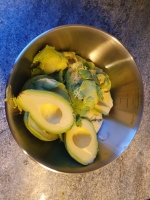 Noix de cajou et basilic dans le mixer