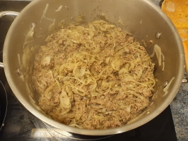 Noix de cajou et basilic dans le mixer