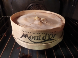 Noix de cajou et basilic dans le mixer