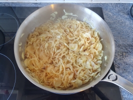 Noix de cajou et basilic dans le mixer