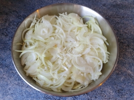 Noix de cajou et basilic dans le mixer