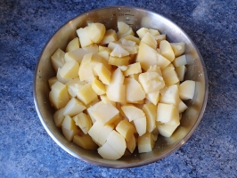 Noix de cajou et basilic dans le mixer