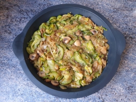 Noix de cajou et basilic dans le mixer