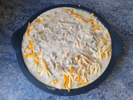 Noix de cajou et basilic dans le mixer