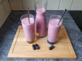 Noix de cajou et basilic dans le mixer