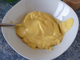 Noix de cajou et basilic dans le mixer