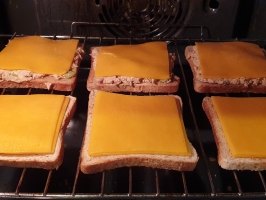 Noix de cajou et basilic dans le mixer