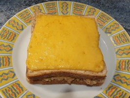 Noix de cajou et basilic dans le mixer